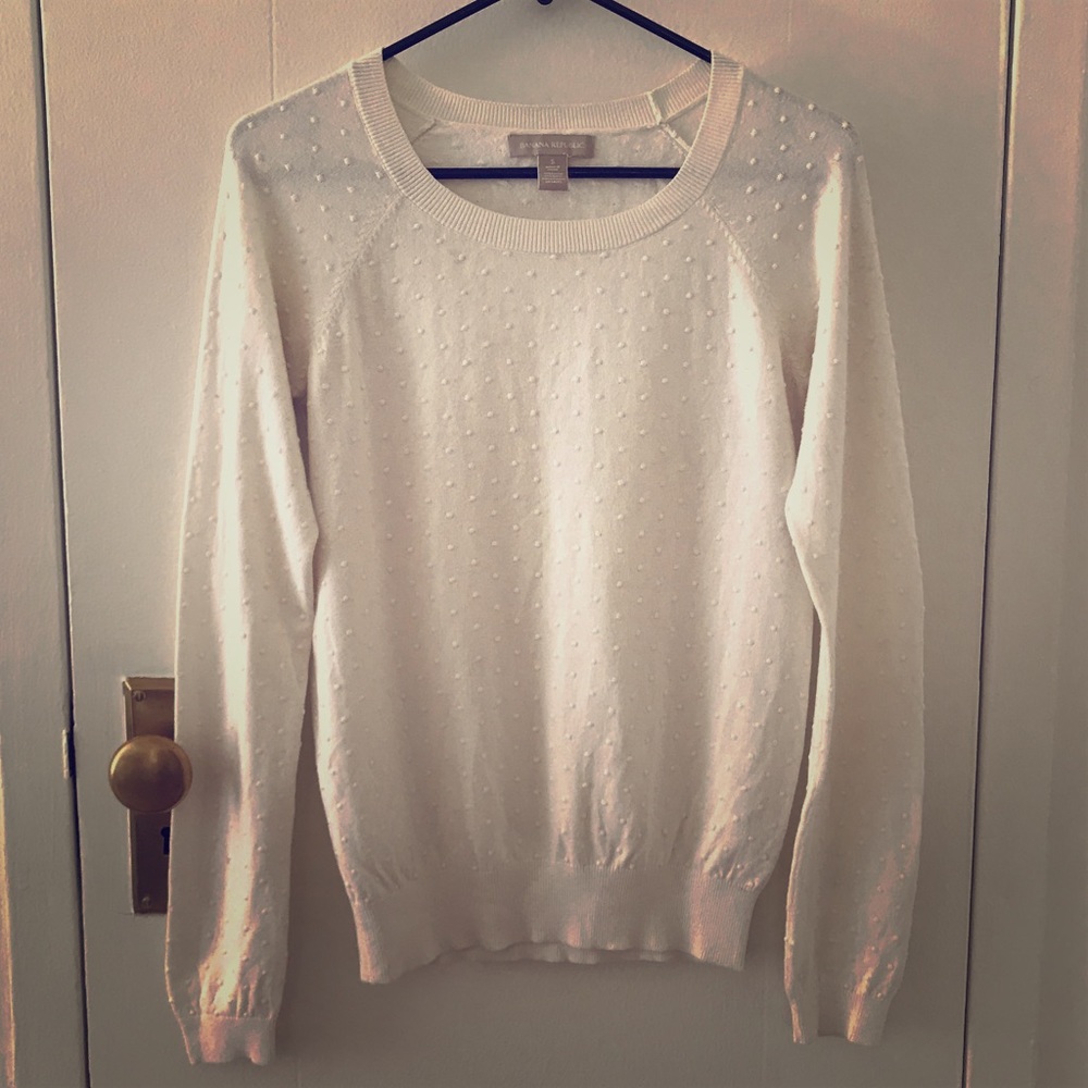 Banana Republic Cream Colored Scoop Neck Sweater